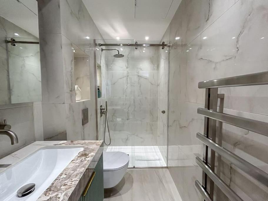 Stylish 2 Bed Flat On The Iconic Gloucester Road Apartamento